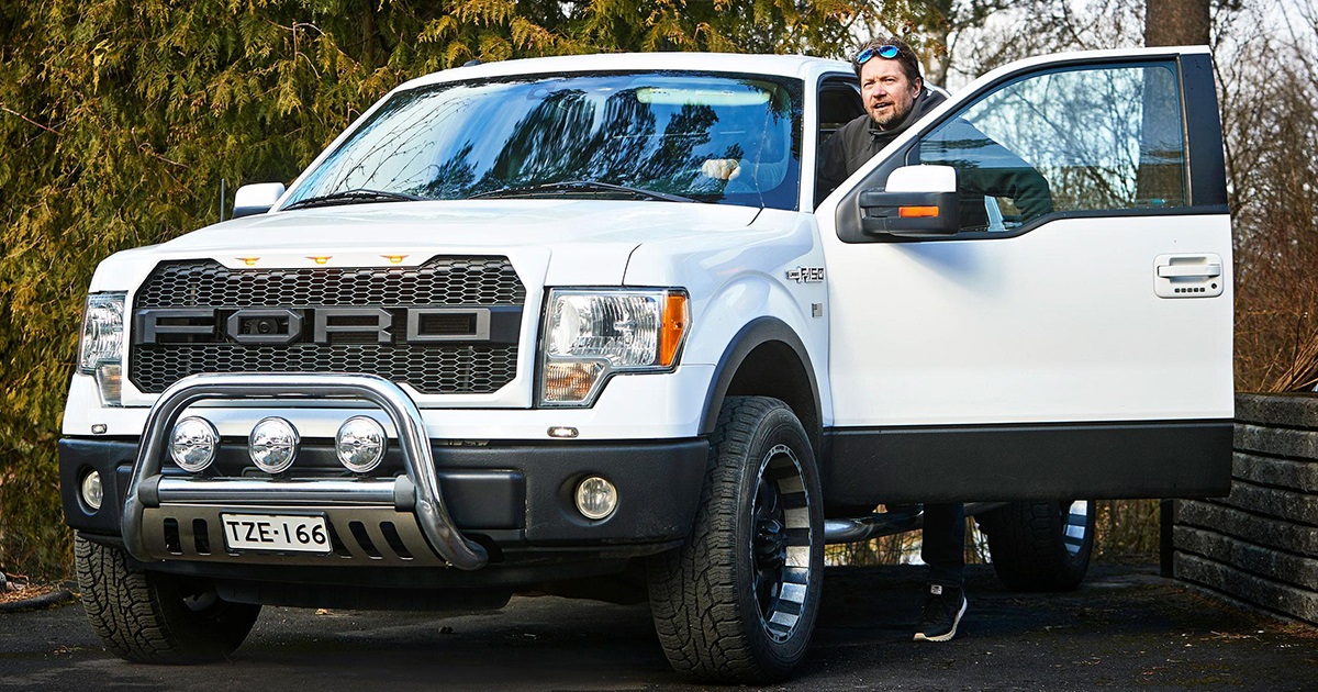 ”Kun autokuumeen saa, se on menoa”, tietää aktiiviharrastaja – kolmen Corveten jälkeen vuorossa Fordin pick-up