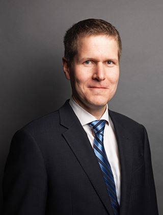 Linnanvuori Mikko_pysty_hr_väri-1.jpg
